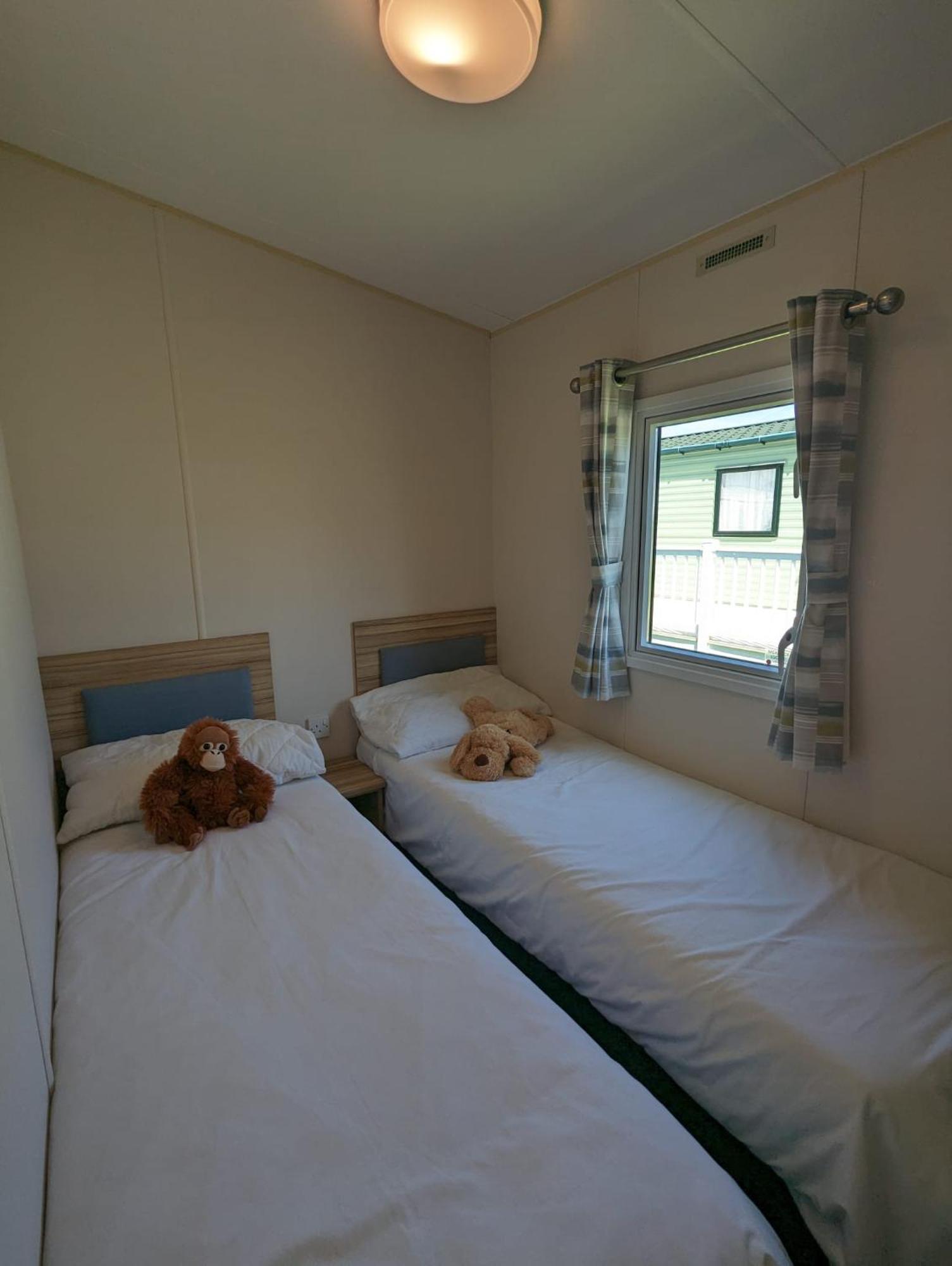 Lovely Bright Modern Caravan Swanage On Peaceful And Tranquil Holiday Park Exterior photo