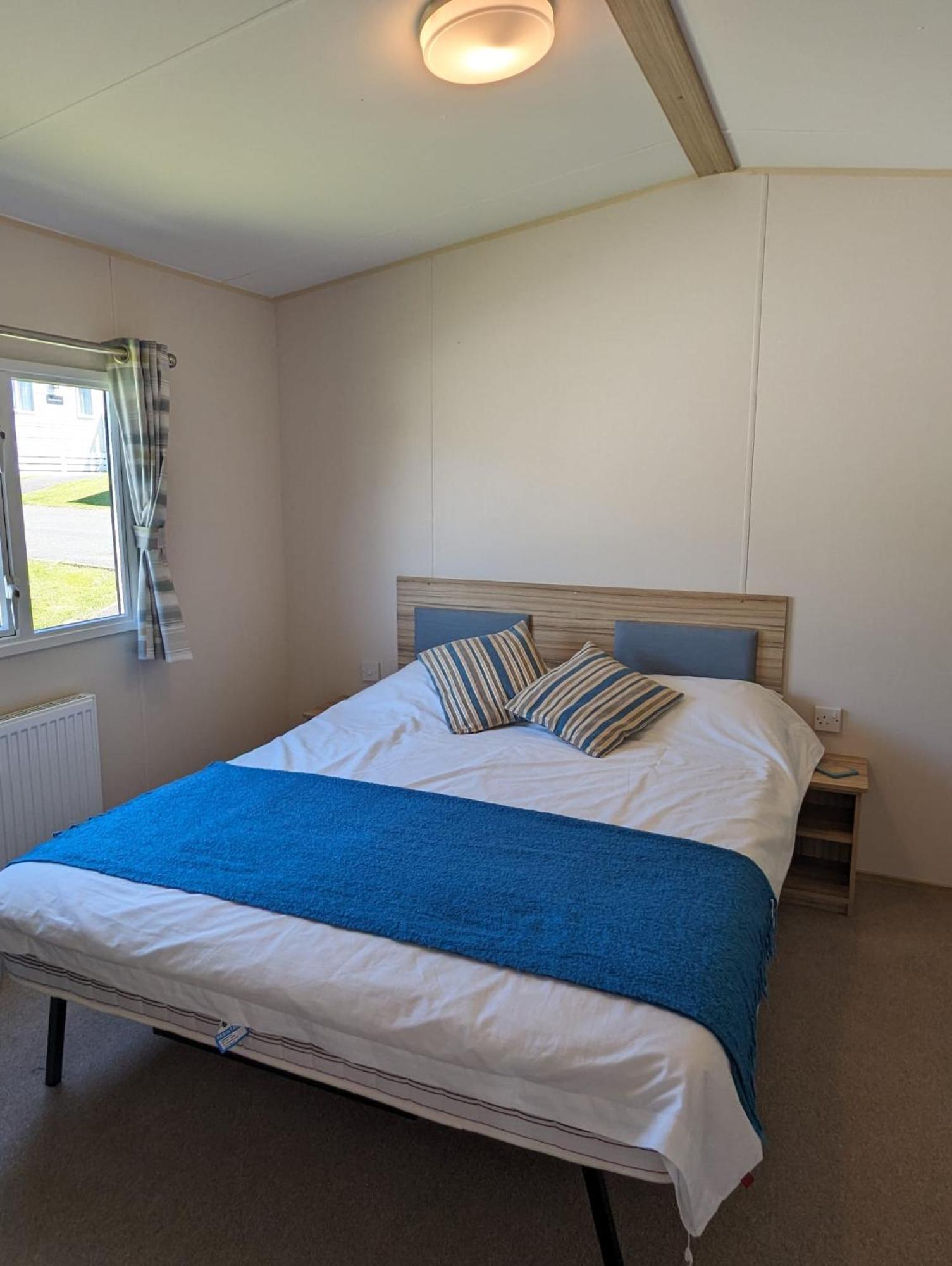 Lovely Bright Modern Caravan Swanage On Peaceful And Tranquil Holiday Park Exterior photo