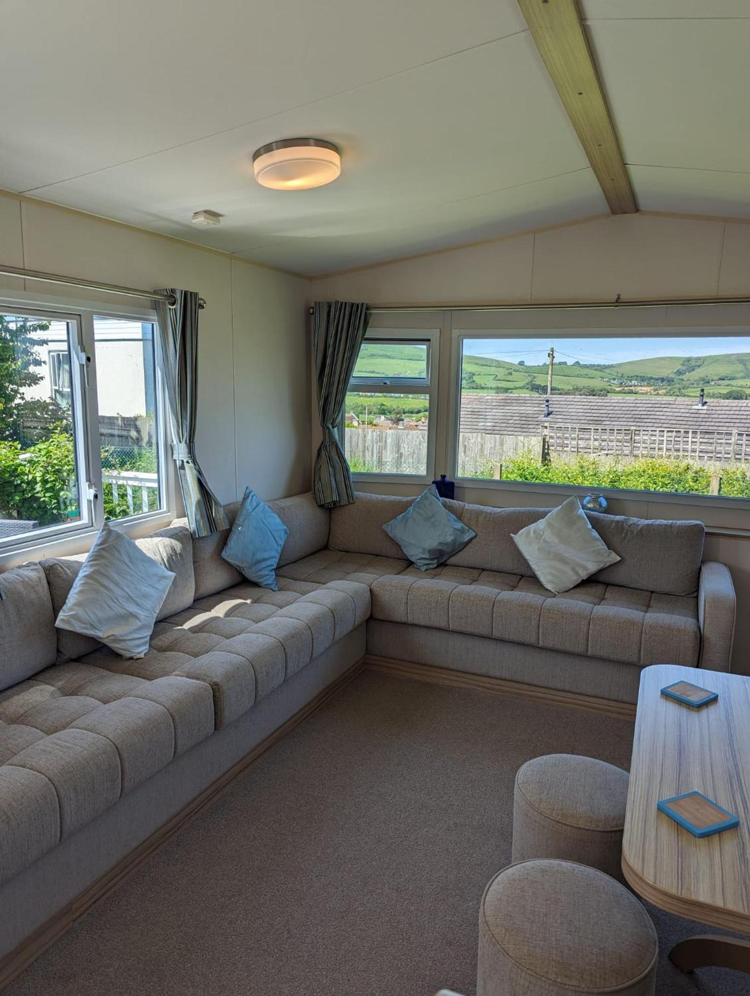 Lovely Bright Modern Caravan Swanage On Peaceful And Tranquil Holiday Park Exterior photo