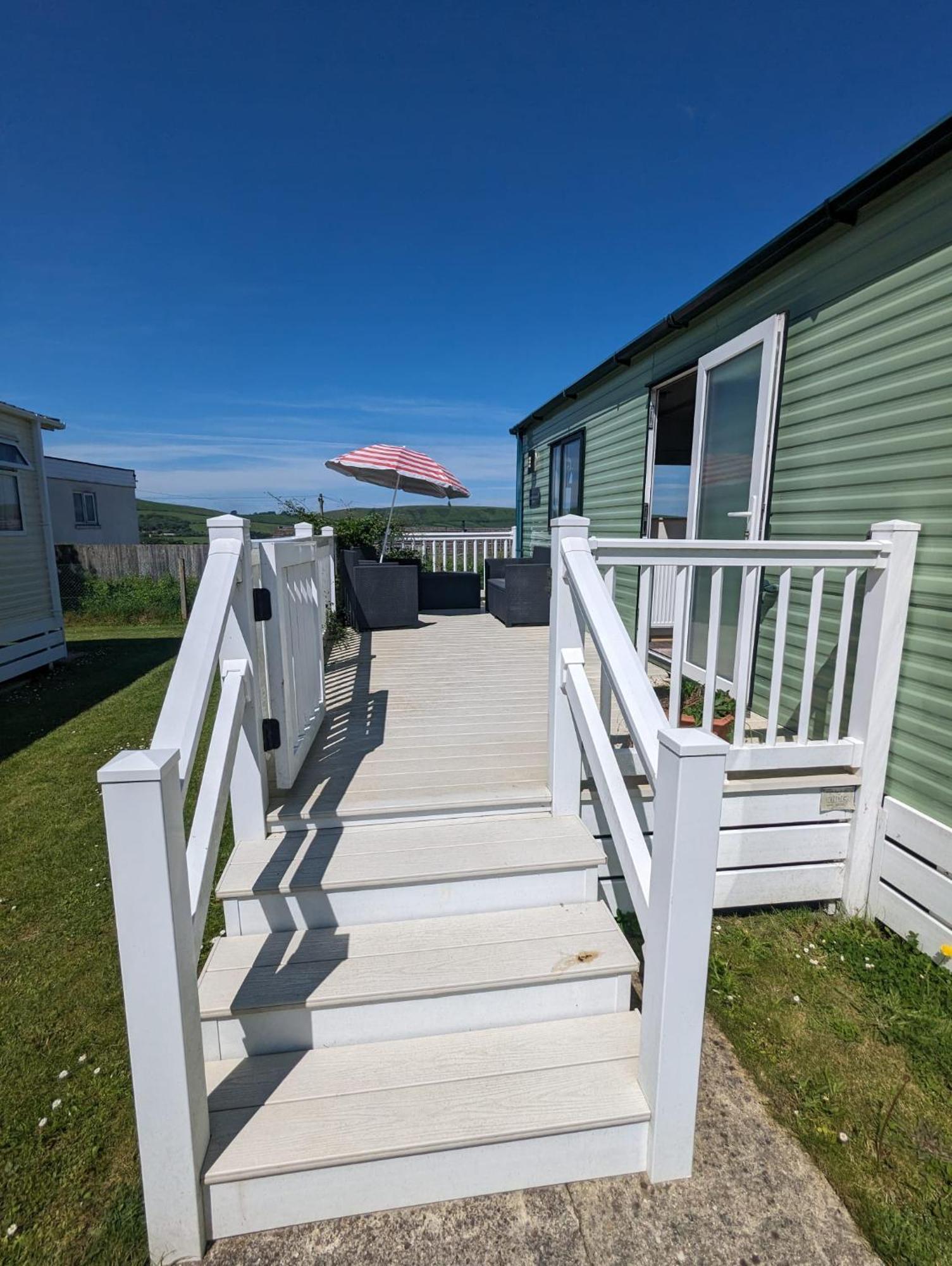 Lovely Bright Modern Caravan Swanage On Peaceful And Tranquil Holiday Park Exterior photo